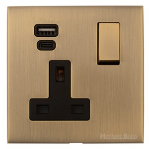 M Marcus Heritage Brass Winchester Range Single USB-A+C Socket with Black Trim